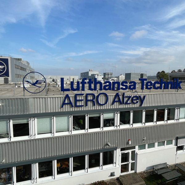 quehl_3d_buchschtaben_aussenwerbung_lufthansa