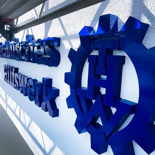 quehl_3d_buchstaben_aussenwerbung_möglichkeiten_technisches_hilfswerk_worms