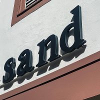 quehl_3d_lichtbuchstaben_ocean_sand_spyer