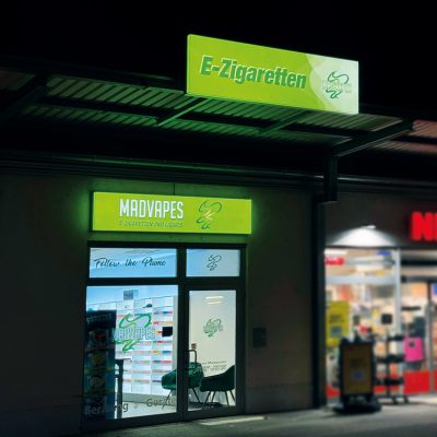 quehl_außenwerbung_moeglichkeiten_leuchtkasten_madvapes