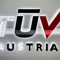 quehl_led_werbeanlage_tüv_austria