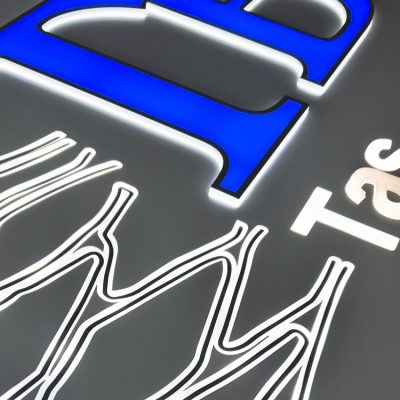 quehl_leuchtbuchstaben_3d_logo_tb_tas_bauunternehmen