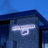 quehl_leuchtwerbung_friess