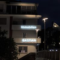 quehl_leuchtwerbung_immobilien_bastian