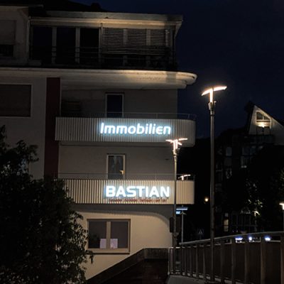 quehl_leuchtwerbung_immobilien_bastian