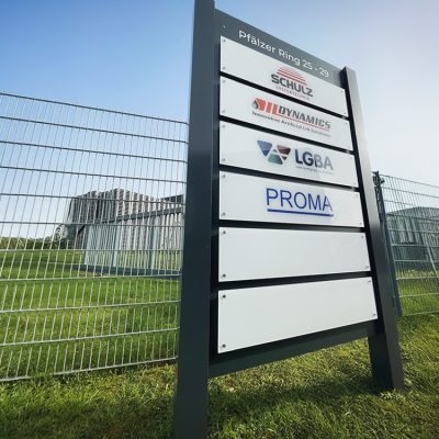 quehl_pylone_werbung_haus_und_co