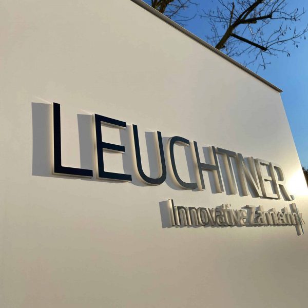 quehl_schöne_werbung_alluminium_fassadenverkleidung_leuchtner