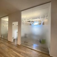 quehl_sichtschutz_glas_wartezimmer_zahnarzt