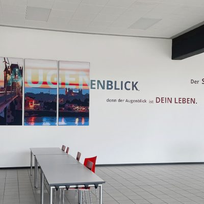 quehl_wandgestaltung_wegeleitsysteme_fiege
