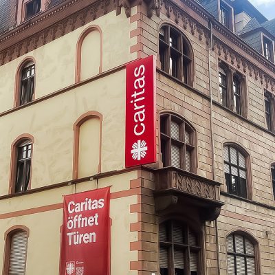 quehl_werbeanlage_schilder_ausleger_caritasverband_worms