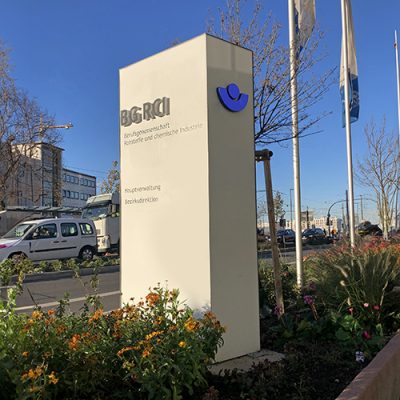 quehl_werbepylon_bg_rci_heidelberg