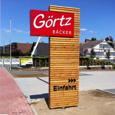 quehl_werbepylon_goertz_speyer