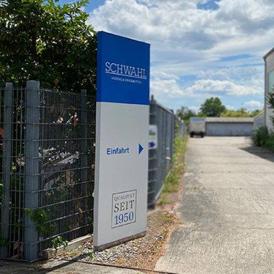 quehl_werbepylon_schwahl
