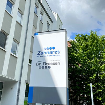 quehl_werbepylon_zahnarzt_dreesen